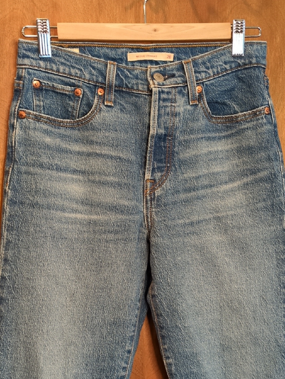 Levi's Wedgie Straight Jeans Medium Wash Size 26 - Picture 2 of 10
